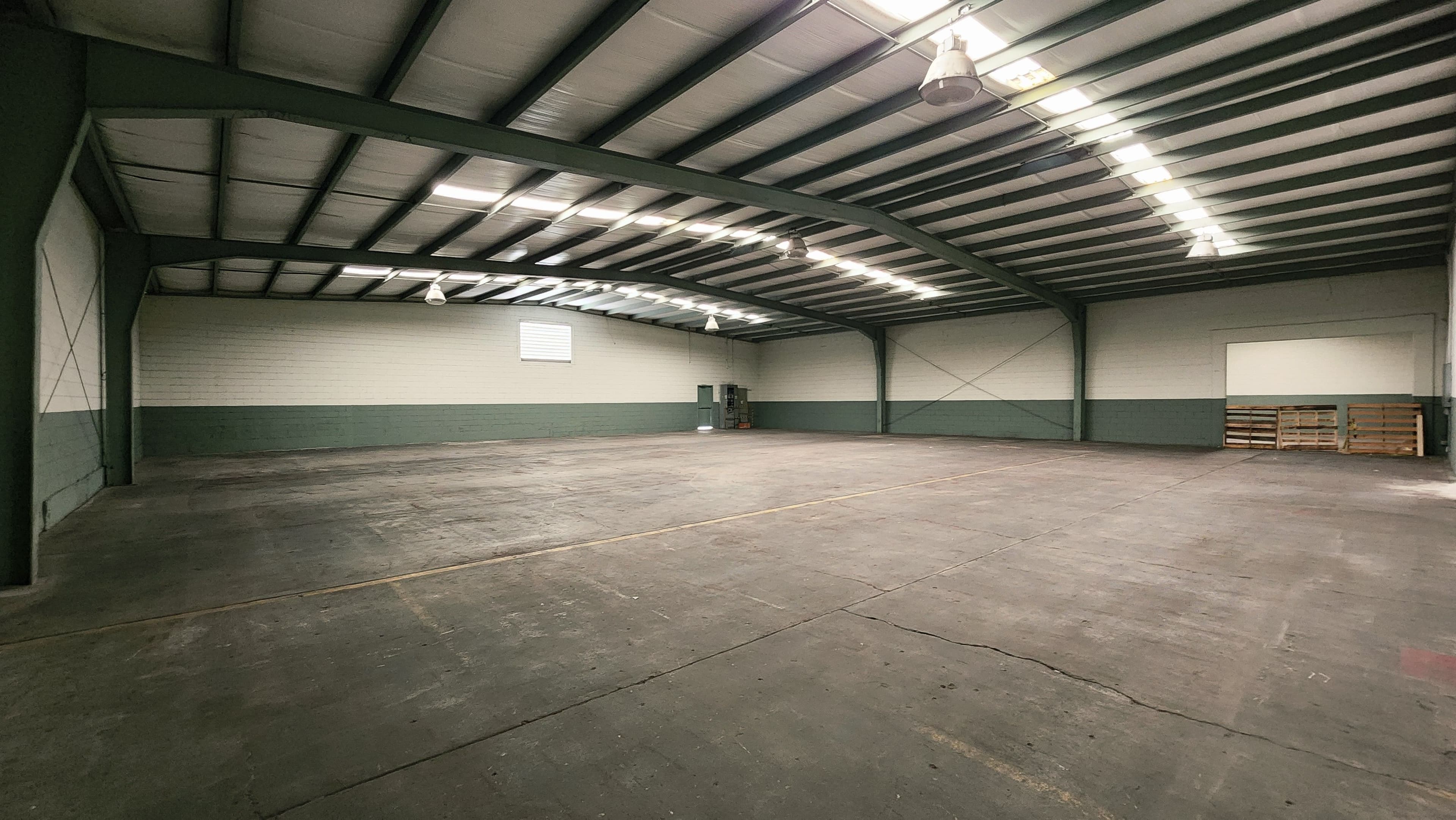 Bodega de 1,923 m² en Renta – Parque Industrial Cibac con Oficinas y Muelle