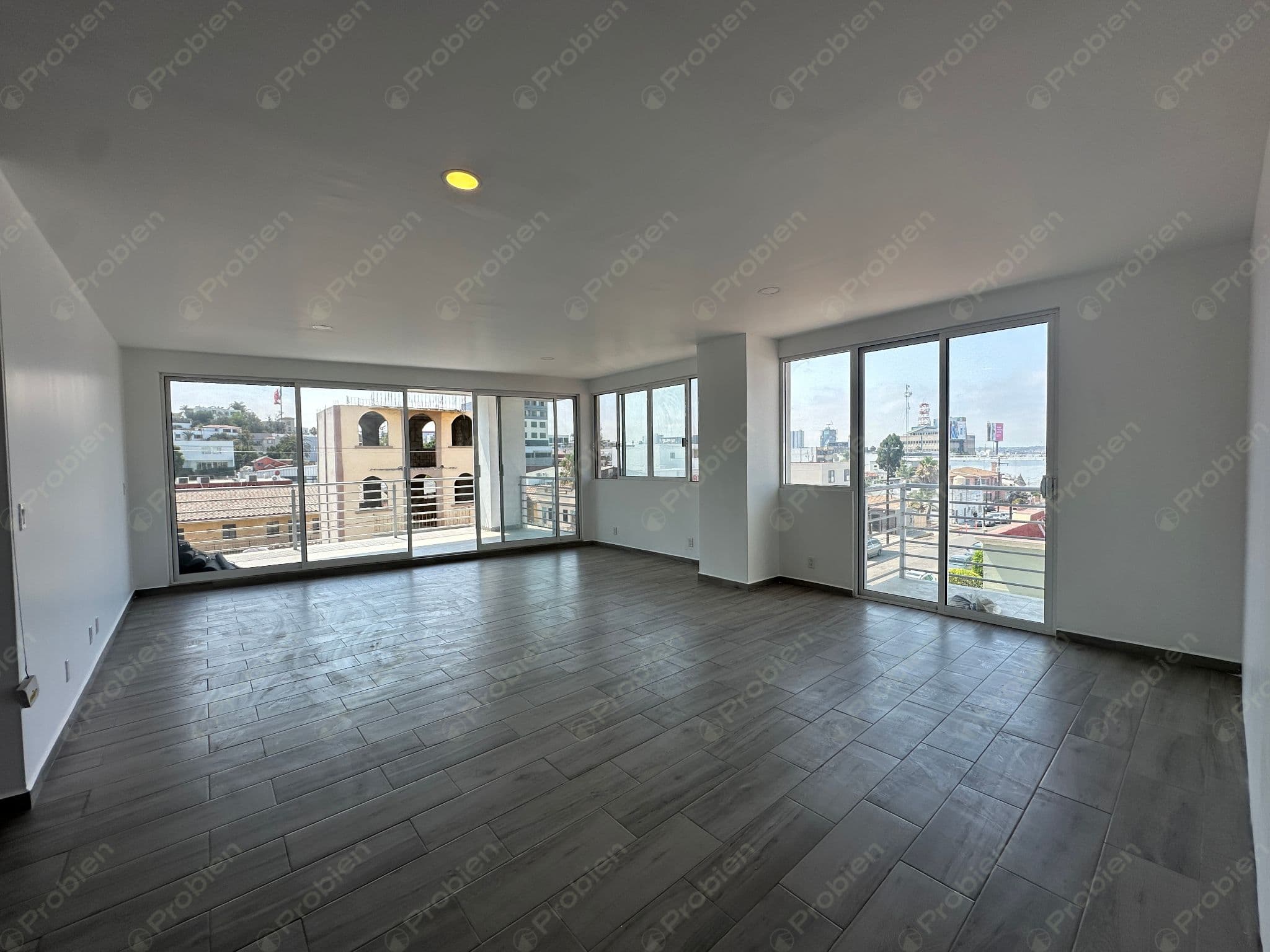 Local Comercial en Renta en La Cacho – 145 m² en Edificio Nuevo con Valet Parking