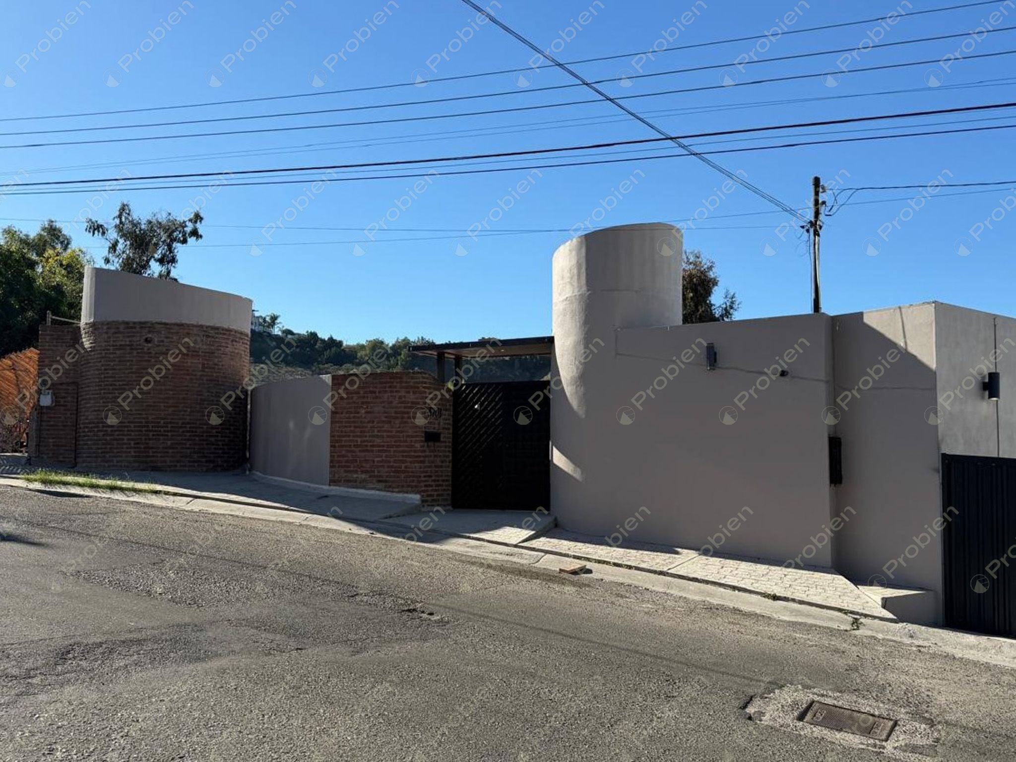 Casa en Renta en Lomas de Aguacaliente – Zona Residencial Tranquila y Bien Ubicada - Foto 1 de 24