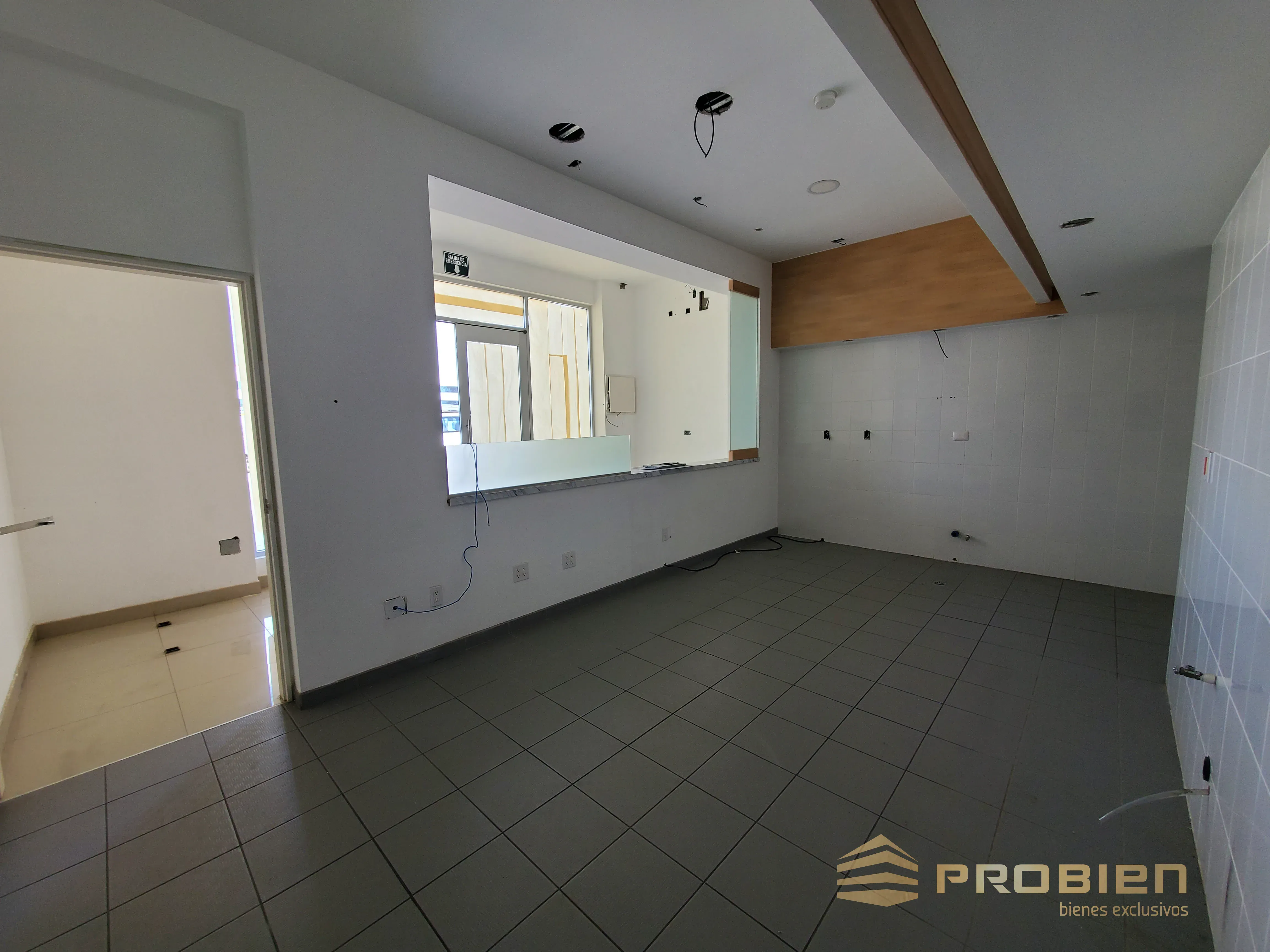 Plaza comercial en renta- Col. Aeropuerto  (Plaza Libertad)  - Foto 4 de 9