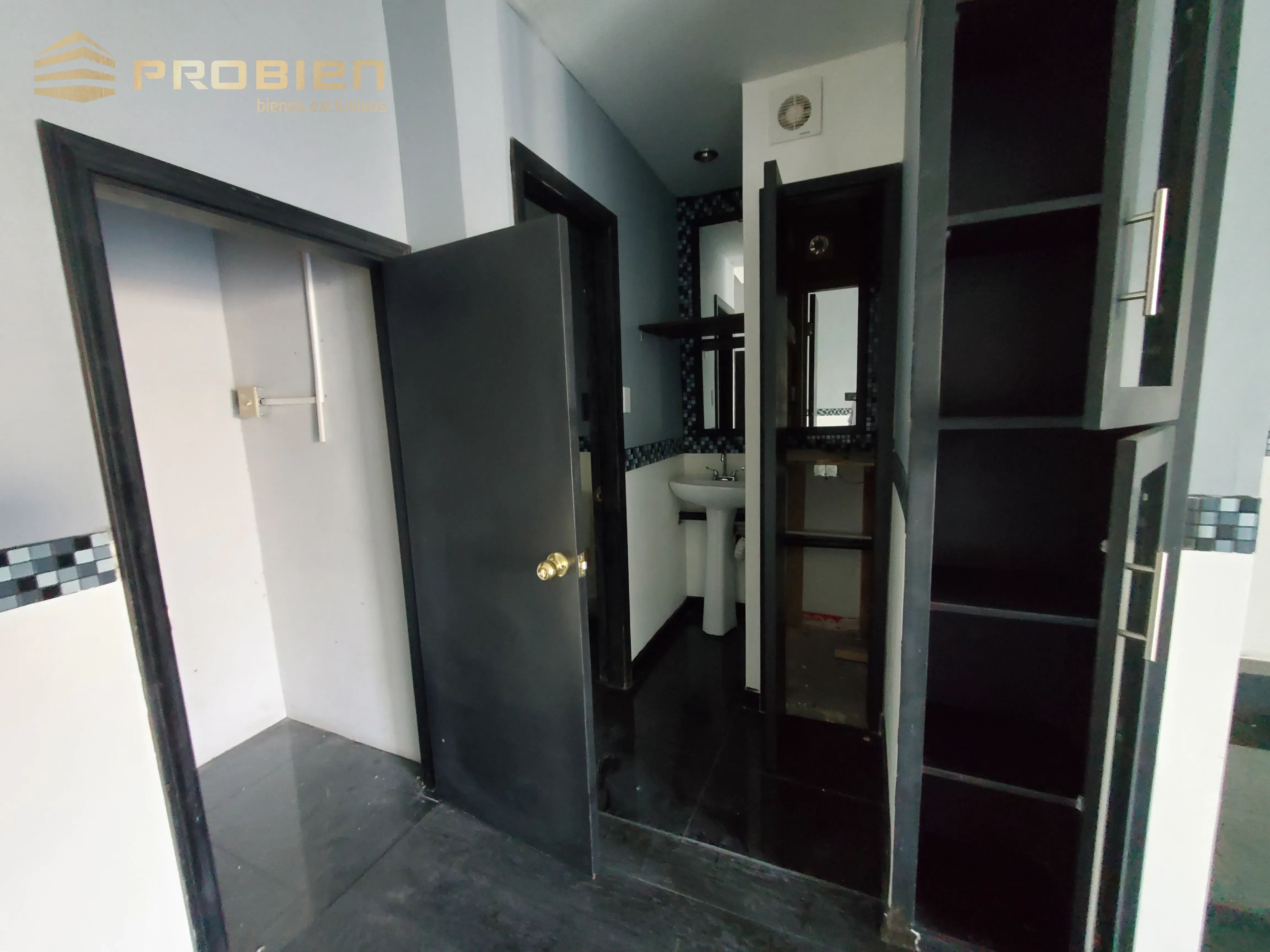 Plaza comercial en renta- Col. Aeropuerto  (Plaza Libertad)  - Foto 9 de 9