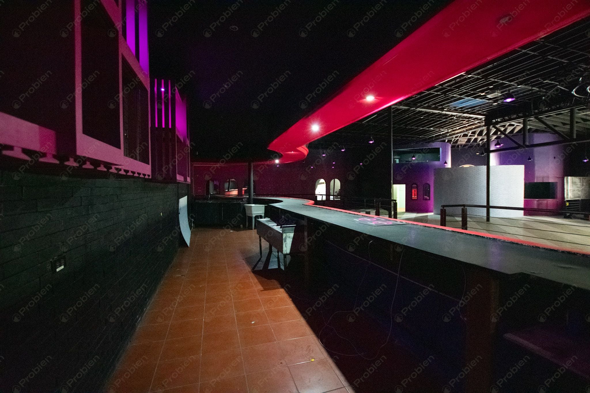 Local Comercial en Renta en El Foro – Zona Centro Tijuana, 980 m² en el Icónico Palacio Jai Alai - Foto 14 de 30