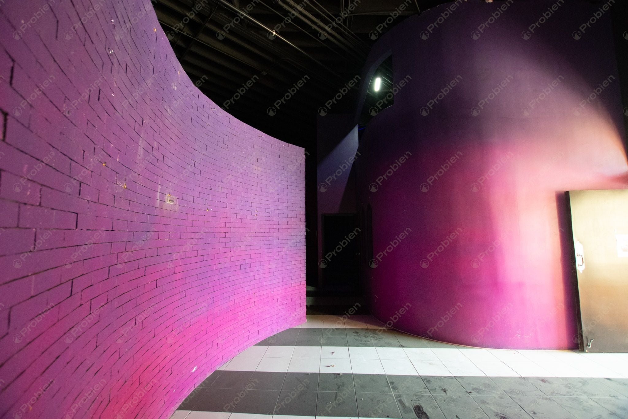 Local Comercial en Renta en El Foro – Zona Centro Tijuana, 980 m² en el Icónico Palacio Jai Alai - Foto 3 de 30