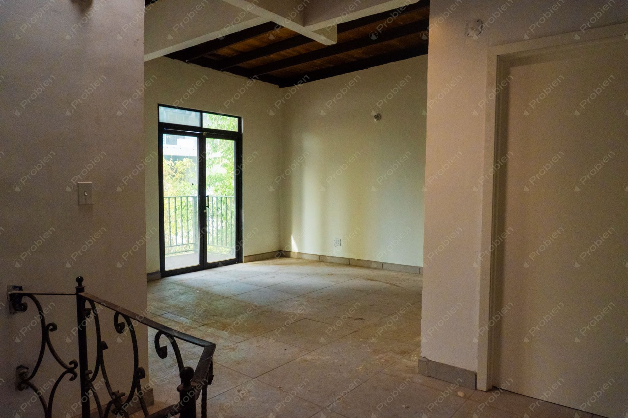 Oficina en renta en dos niveles con balcón en Calete, Tijuana – frente a Plaza Toreo - Foto 2 de 4