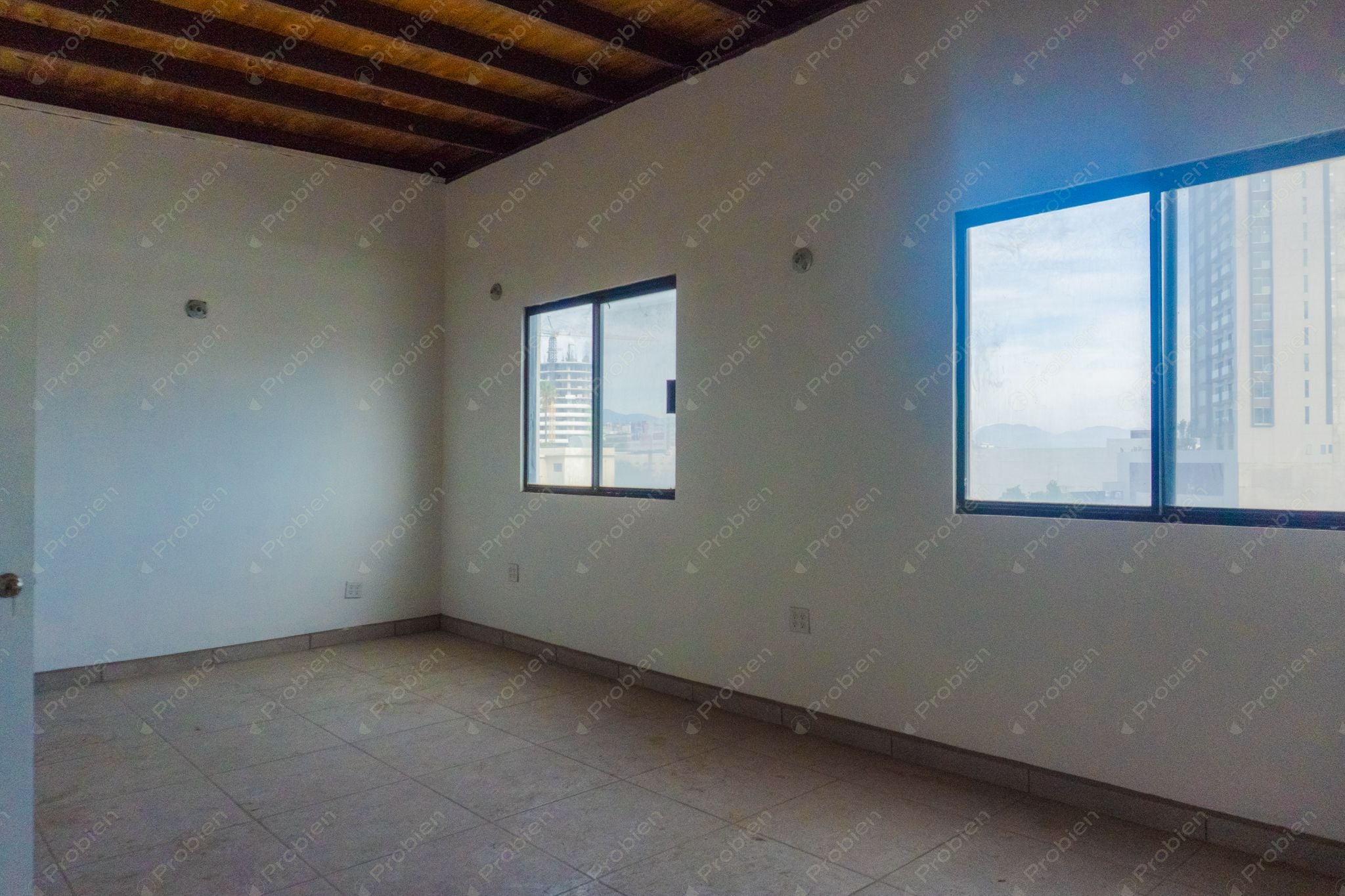 Oficina en renta en dos niveles con balcón en Calete, Tijuana – frente a Plaza Toreo - Foto 3 de 4