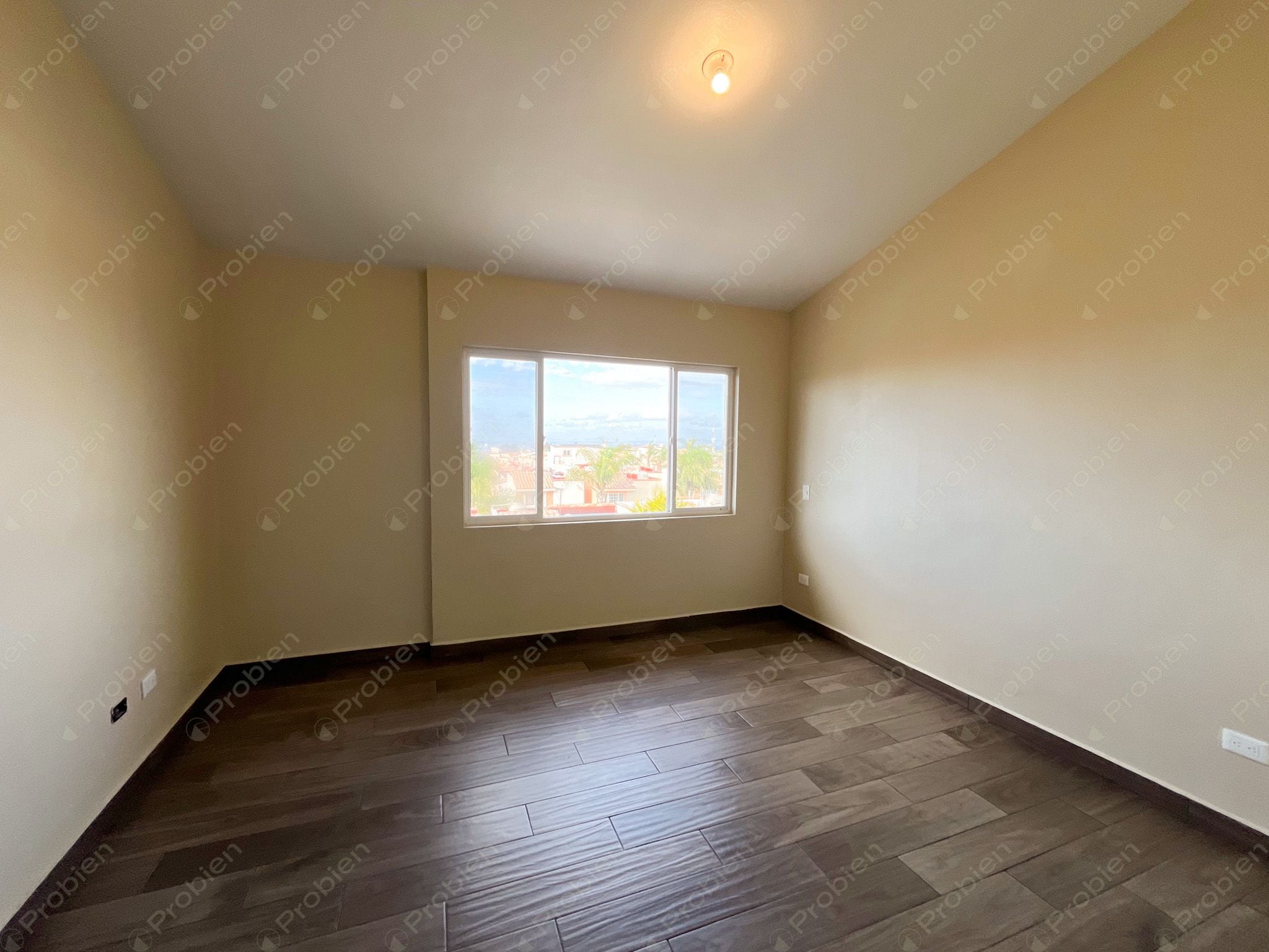 Hermosa Casa en Renta en La Cúspide – Vista al Mar y Terraza con Pérgola - Foto 7 de 19
