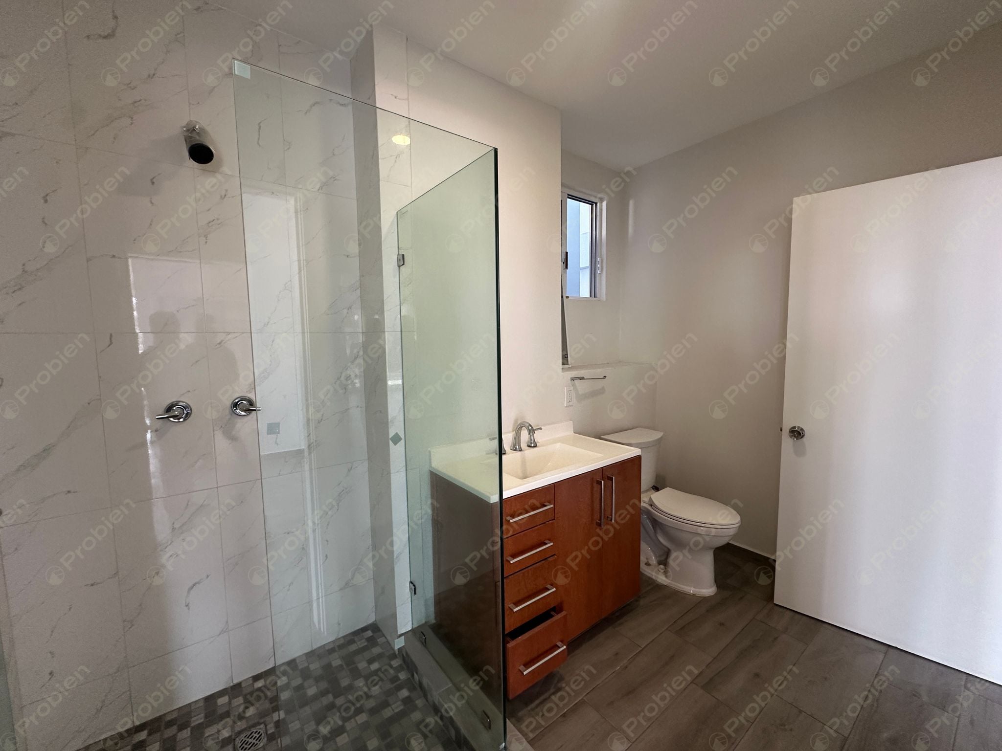 Local Comercial en Renta en La Cacho – 145 m² en Edificio Nuevo con Valet Parking - Foto 8 de 13