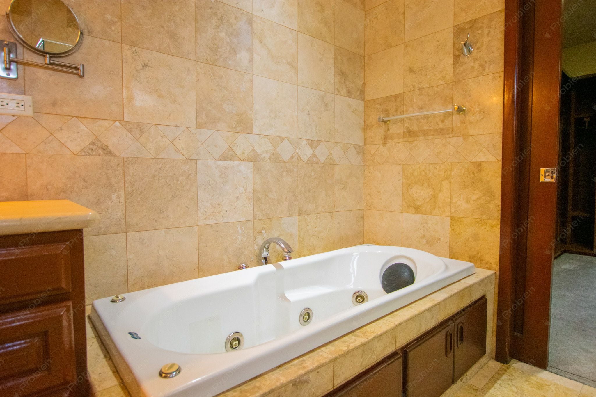 Casa en Venta en Puerta de Hierro – Estilo Californiano en Privada Exclusiva - Foto 15 de 27