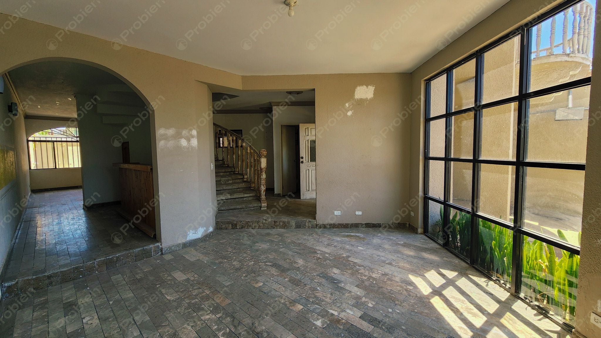 Edificio / Casa en Venta en Guaycura – Ideal para Vivienda o Fundación - Foto 2 de 31