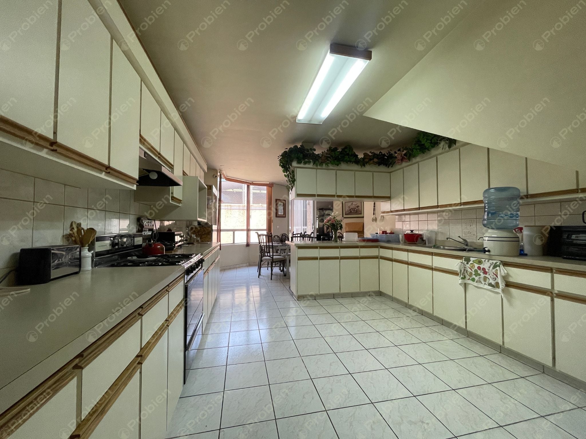 Casa en Venta en Boulevard Las Américas | Amplios Espacios para Remodelar a tu Gusto - Foto 7 de 17