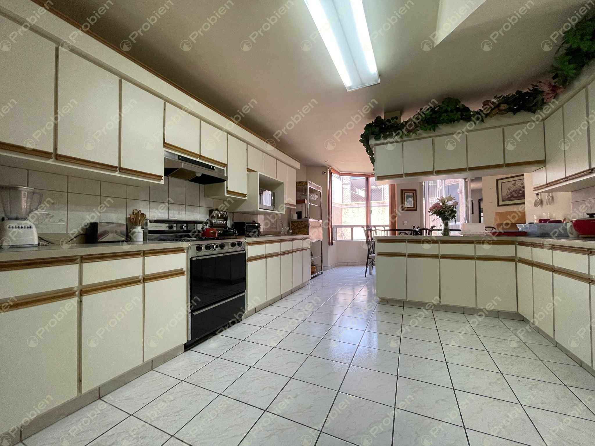 Casa en Venta en Boulevard Las Américas | Amplios Espacios para Remodelar a tu Gusto - Foto 8 de 17