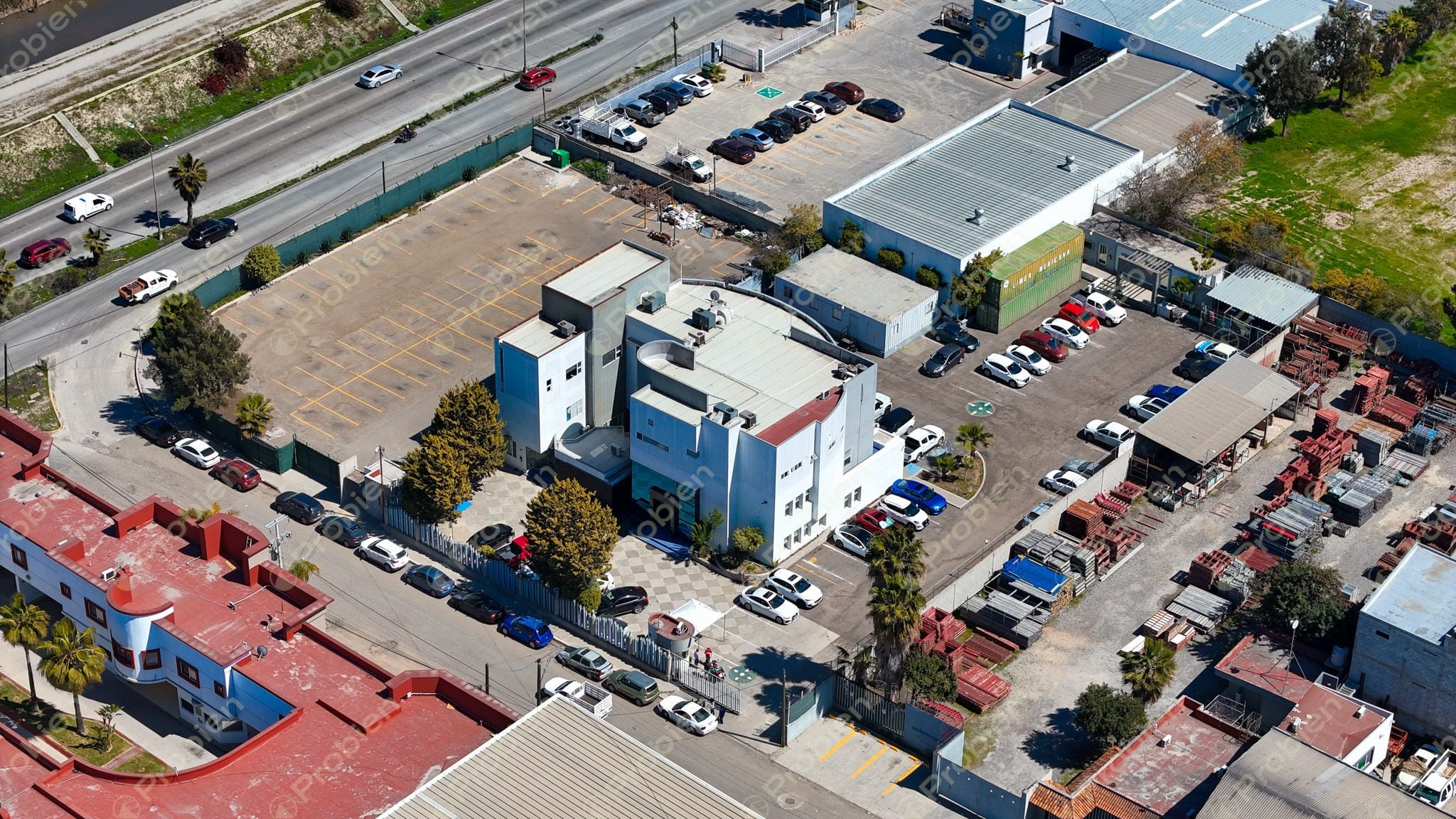 Terreno con edificio Corporativo en Venta – Vía Rápida, Zona Río 3ra Etapa - Foto 2 de 29