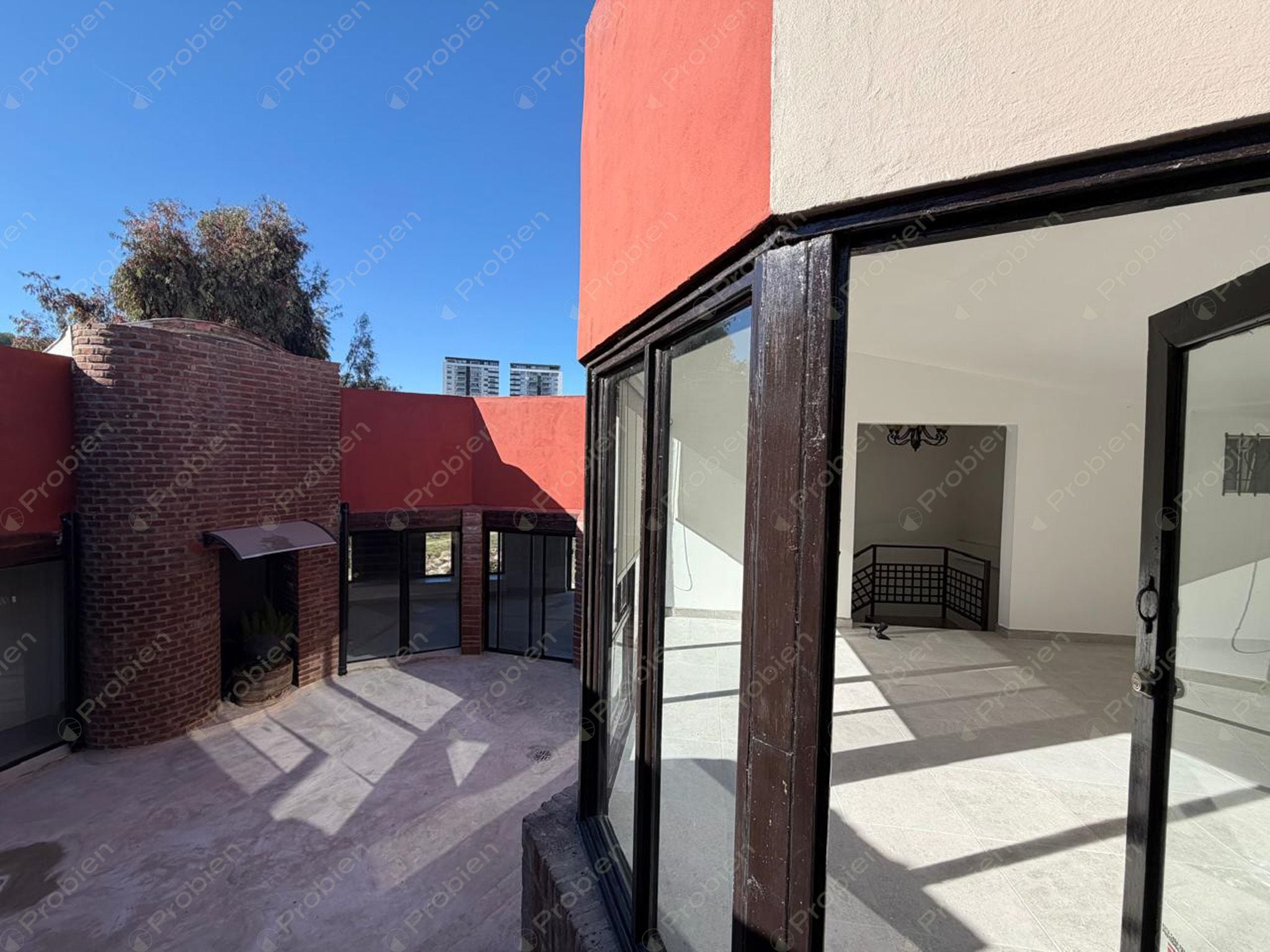 Casa en Renta en Lomas de Aguacaliente – Zona Residencial Tranquila y Bien Ubicada - Foto 8 de 24