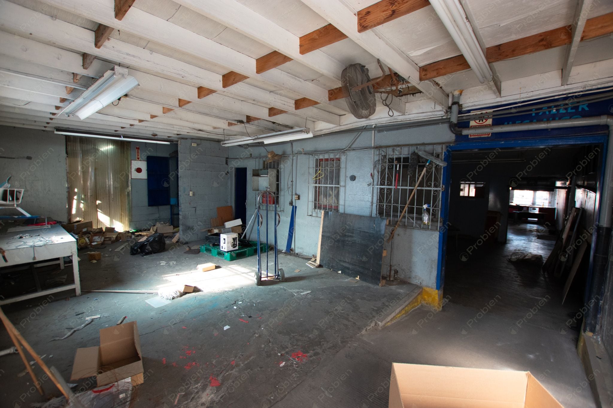 Local comercial en renta sobre Blvd. Agua Caliente, Tijuana, con amplio frente - Foto 6 de 13