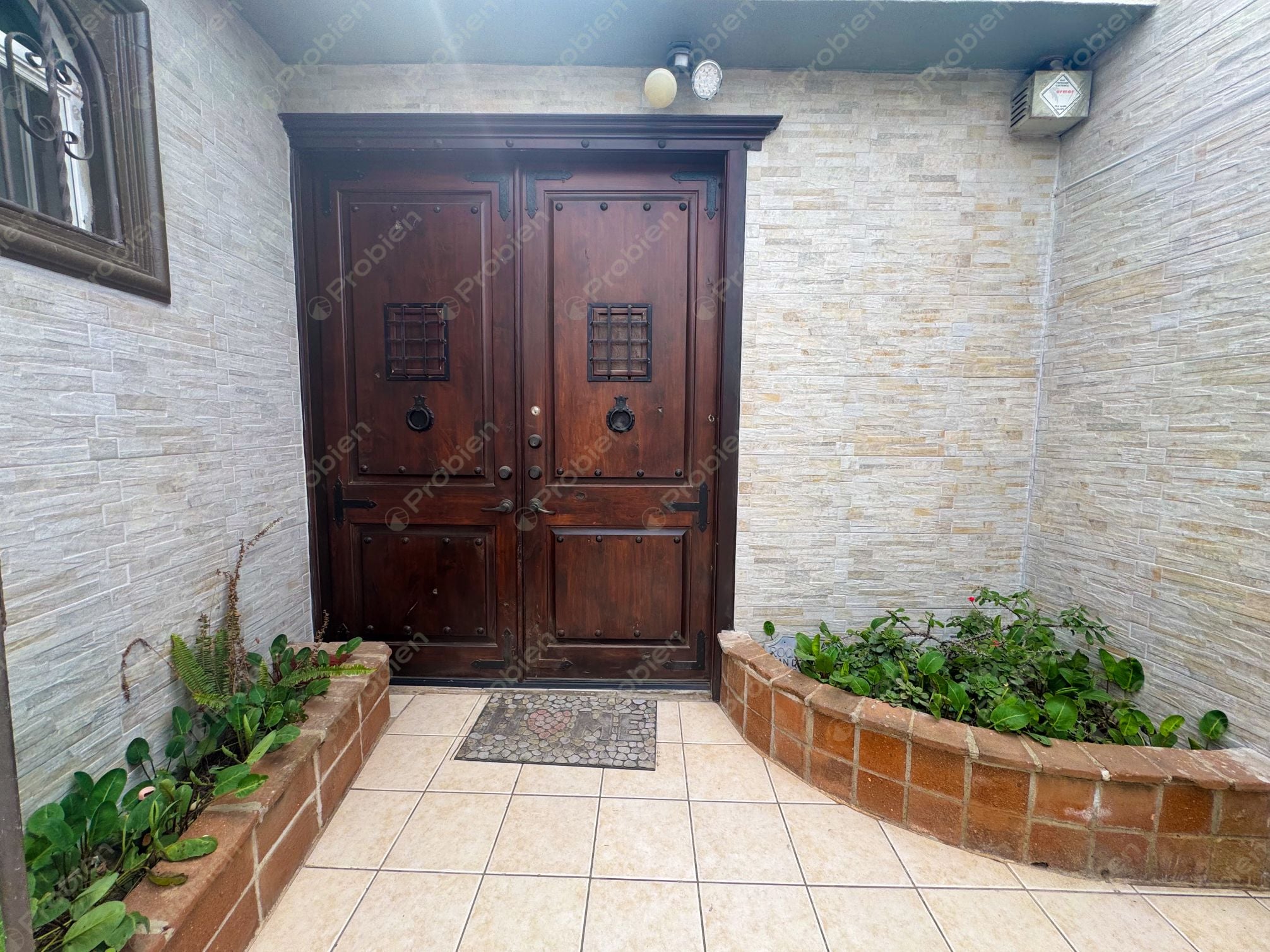 Casa Colonial en Venta en Playas de Rosarito – 460 m² de Terreno - Foto 2 de 15