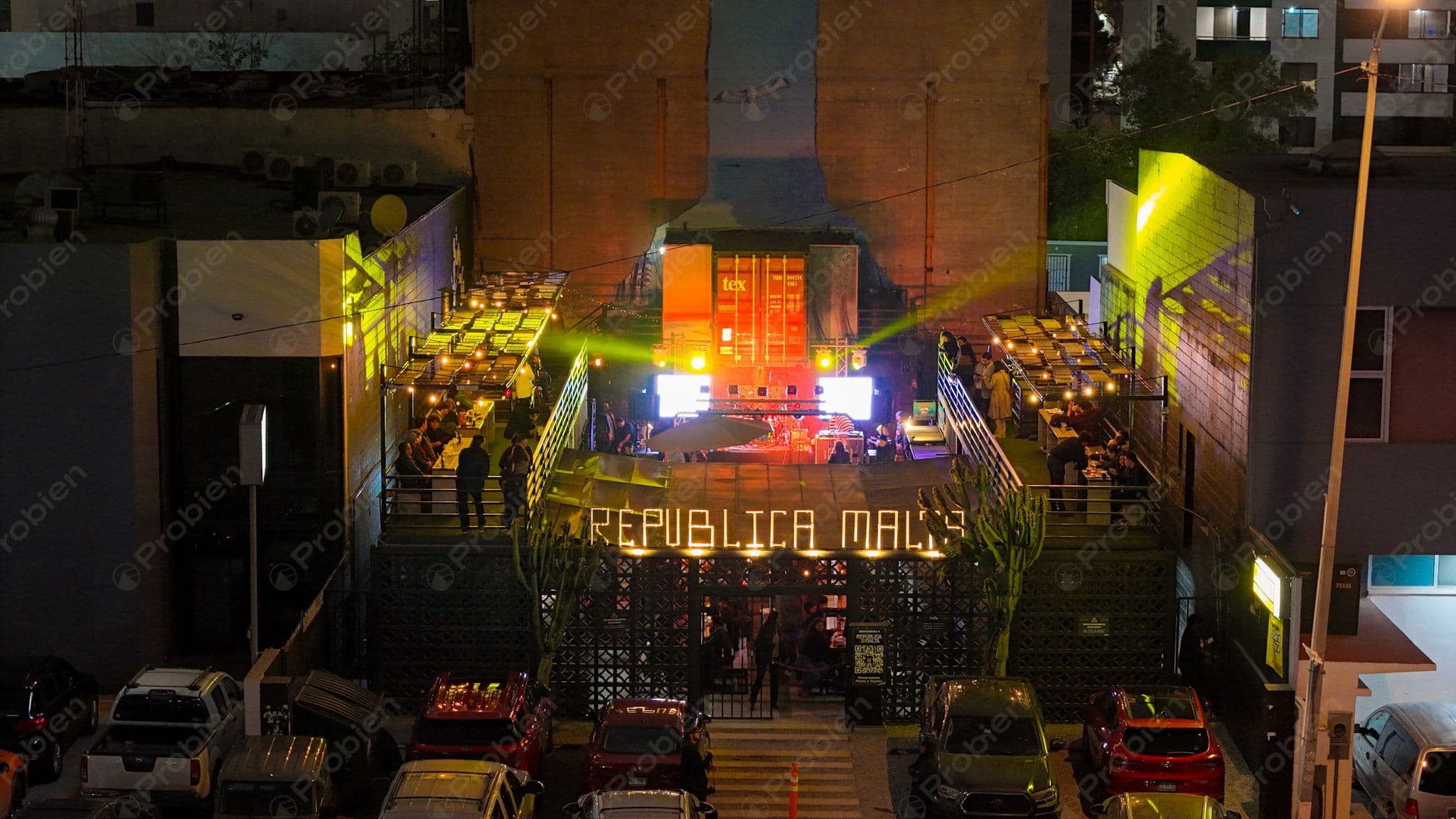 Traspaso de Negocio Mixto en Zona Río – Beer Garden, Food Court y Foro de Eventos