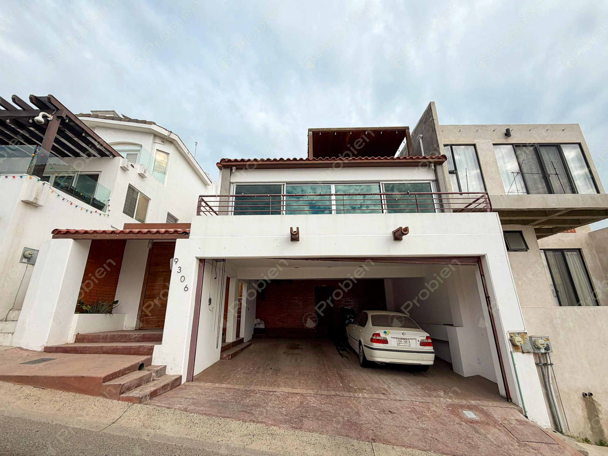 Casa en venta en Real del Mar Sección Brisas, residencia de 3 niveles cerca del mar en Tijuana - Foto 1 de 27