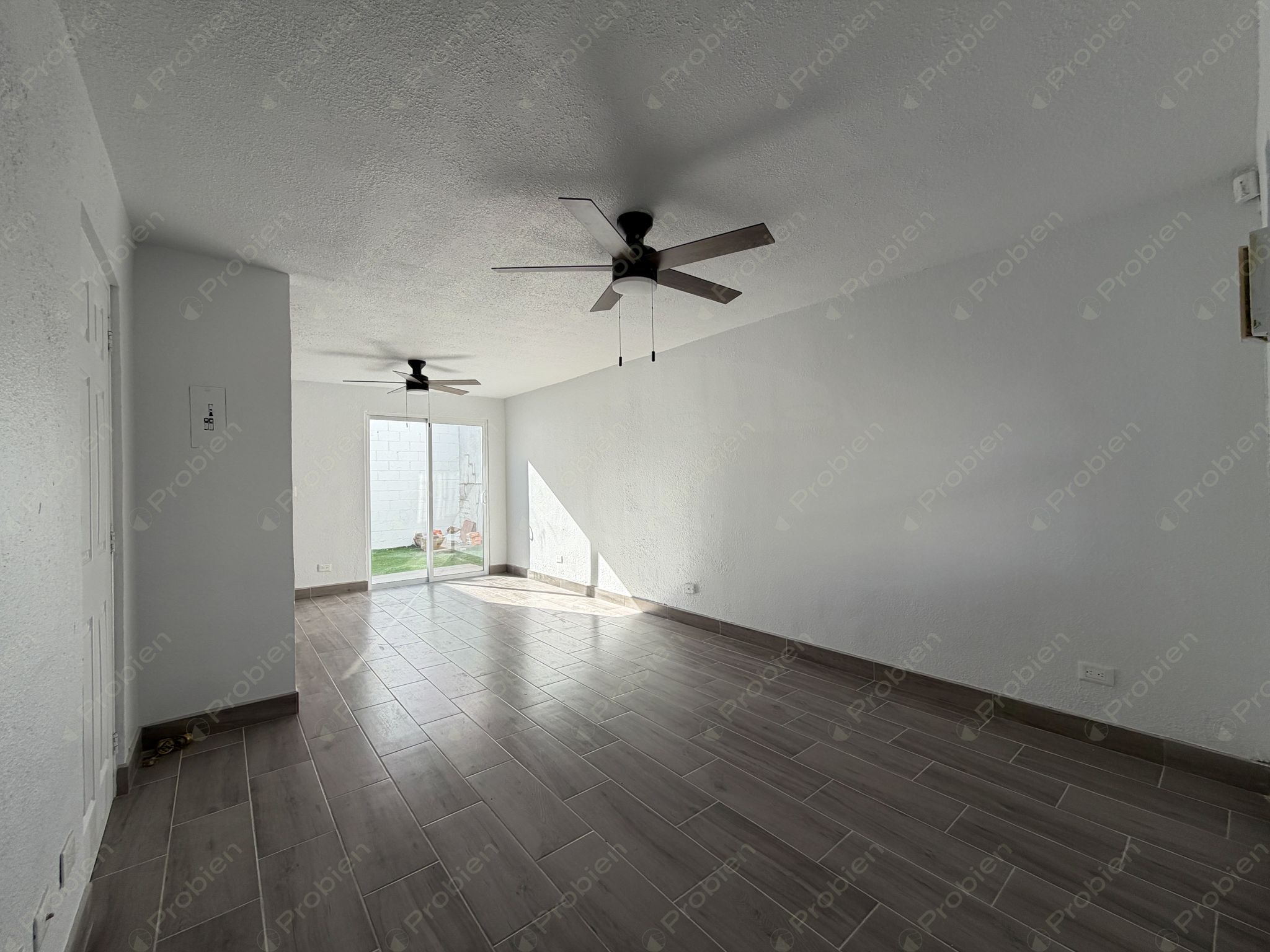 Casa en venta de 2 recámaras en Residencial Agua Caliente - Foto 12 de 25